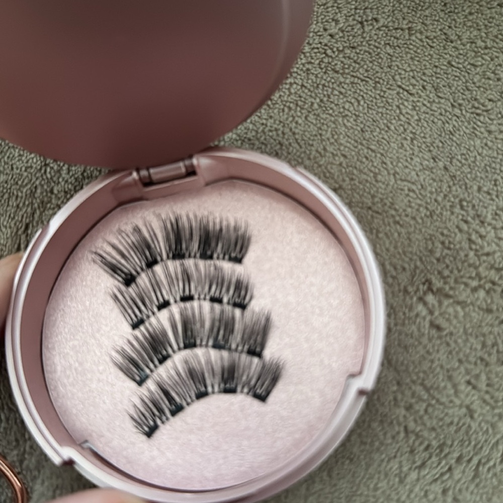 BNIB MAGNETIC LASHES - Picture 4 of 5